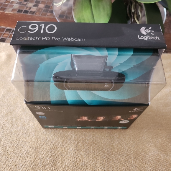 Logitech HD Pro Webcam C910 1080p USB  PC&MAC  NEW - Picture 2 of 3